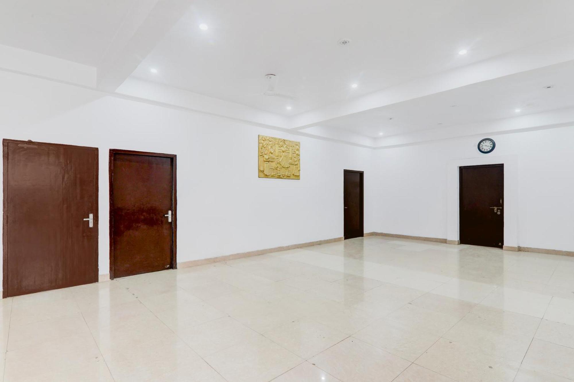 Super Hotel O Insaf Nagar Munshipuliya Formerly Vibrant Chinhat Exterior photo